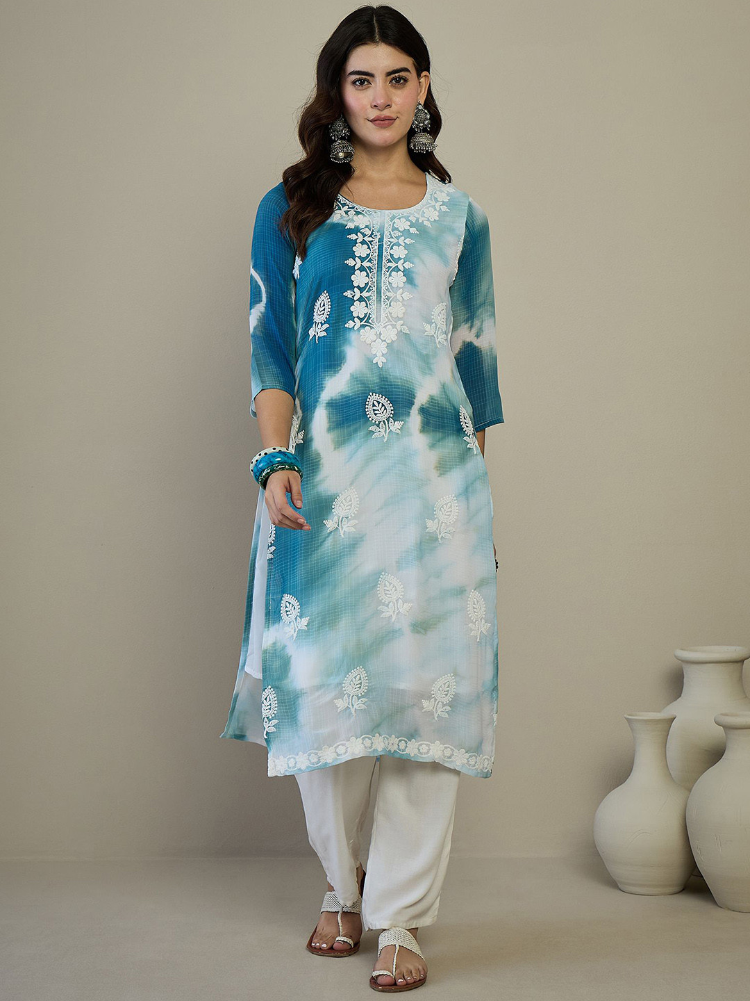 

Anouk White Floral Embroidered Thread Work Straight Kurta