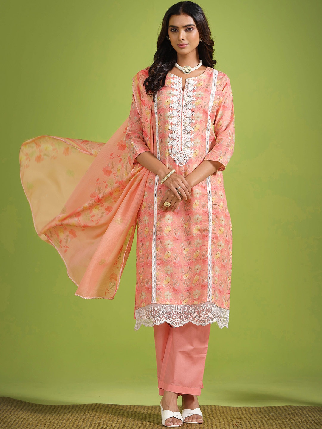 

Sangria Floral Printed Thread Work Pure Cotton Kurta with Trousers & Dupatta, Peach