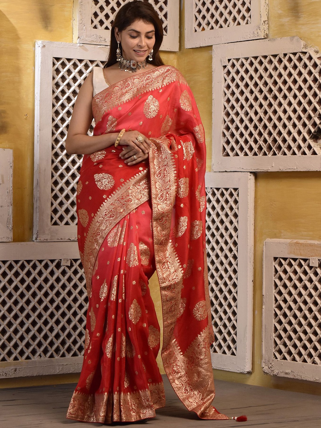 

sutra attire Woven Design Zari Banarasi Saree, Red