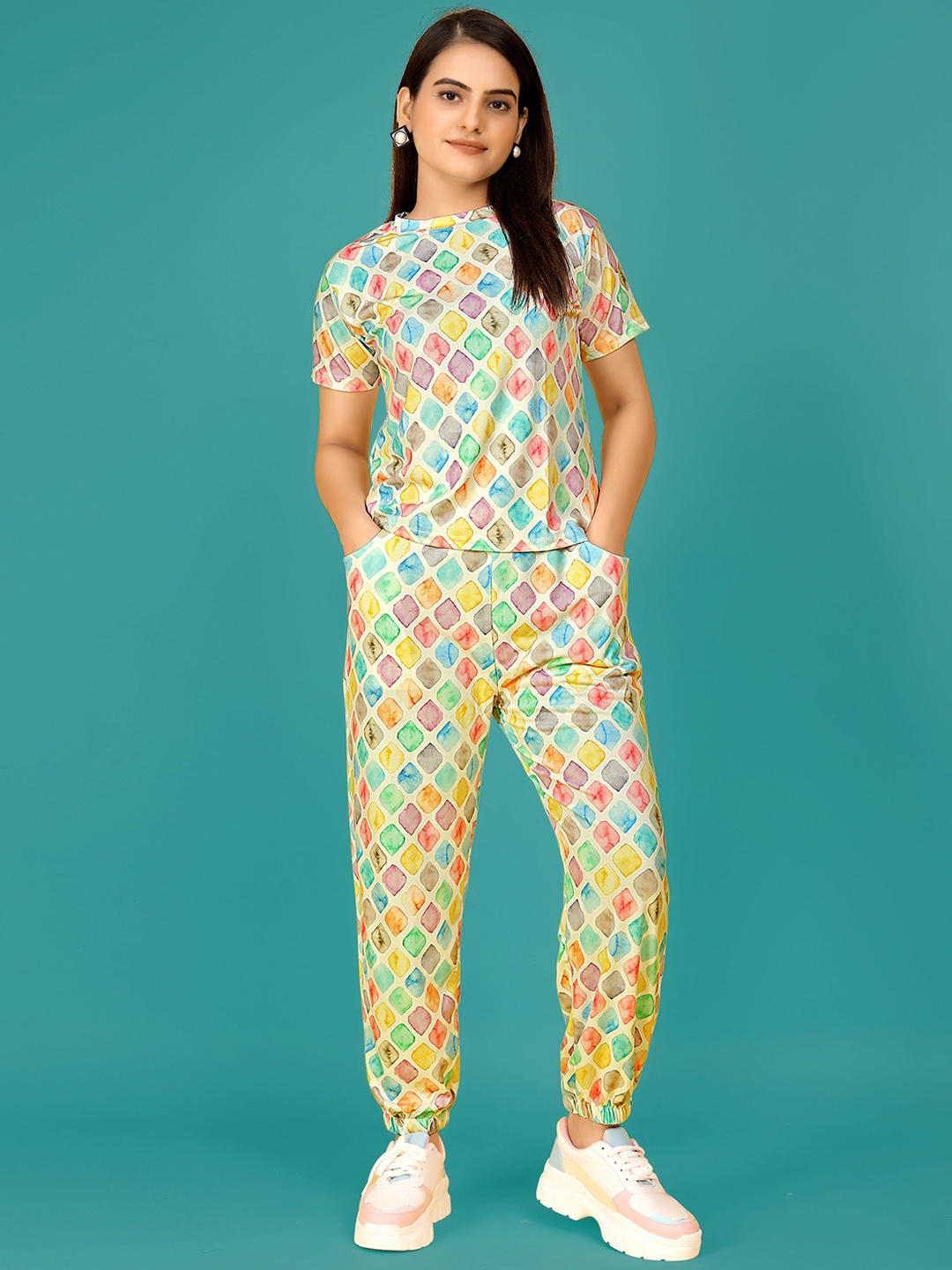 

SAKARMAA Women Printed Round Neck T-Shirt With Joggers Co-Ords, Yellow