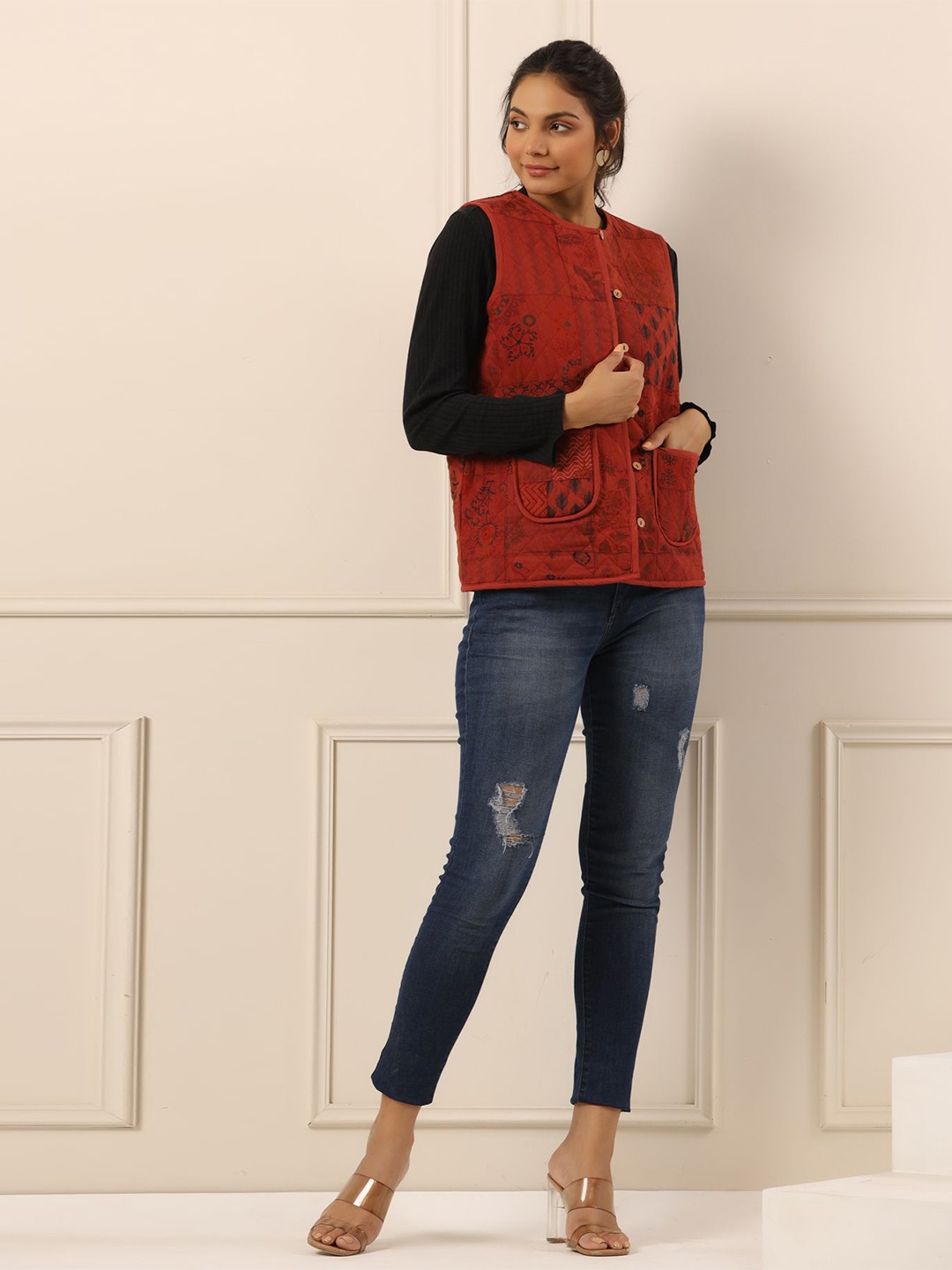 

SANSKRUTIHOMES Women Collarless Floral Printed Cotton Casual Quilted Jacket, Maroon