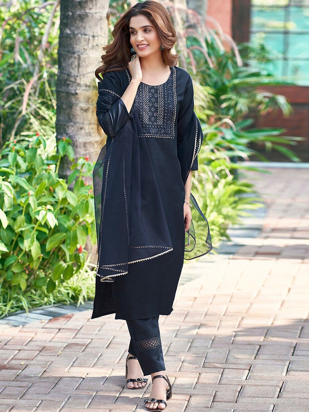 

zinariya Fab Floral Embroidered Three-Quarter Sleeves Regular Kurta & Trouser With Dupatta, Navy blue