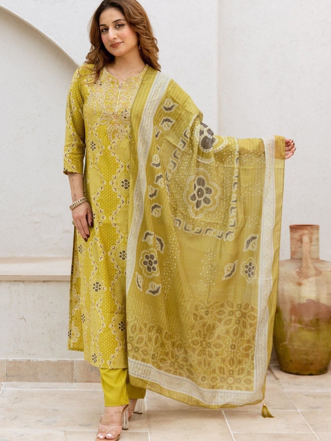 

AUTUMN LANE Floral Printed Regular Pure Cotton Straight Kurta with Trousers & Dupatta, Yellow