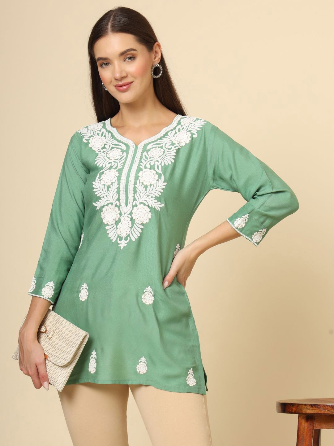 

HERE&NOW Women Floral Embroidered V-Neck Thread Work Thread Work Kurti, Green