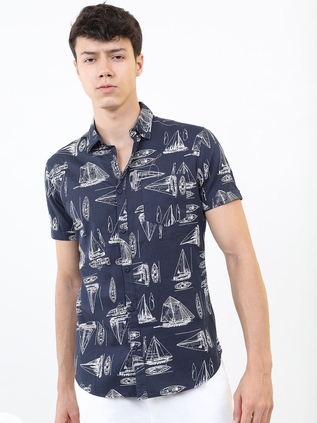 

Highlander Men Slim Fit Graphic Shirts, Navy blue
