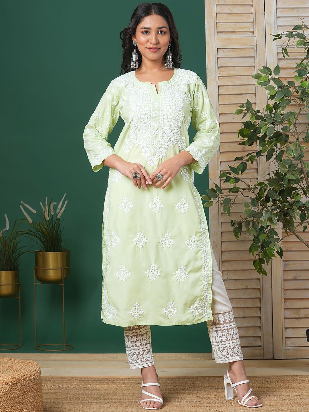 

ADA Floral Embroidered Lucknowi Chikankari Pure Cotton Straight Kurta, Green