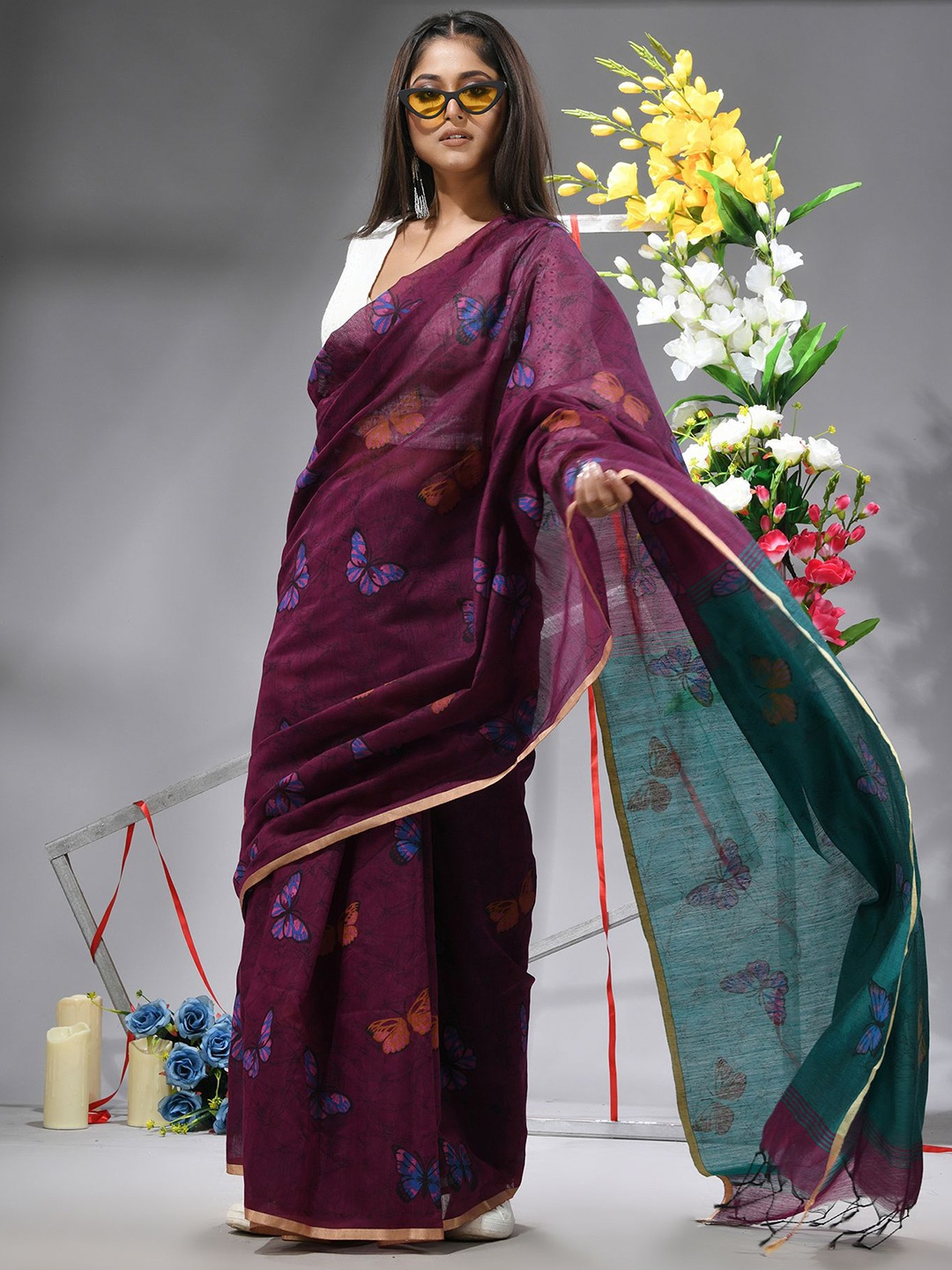 

TANTLOOM Abstract Printed Saree, Maroon