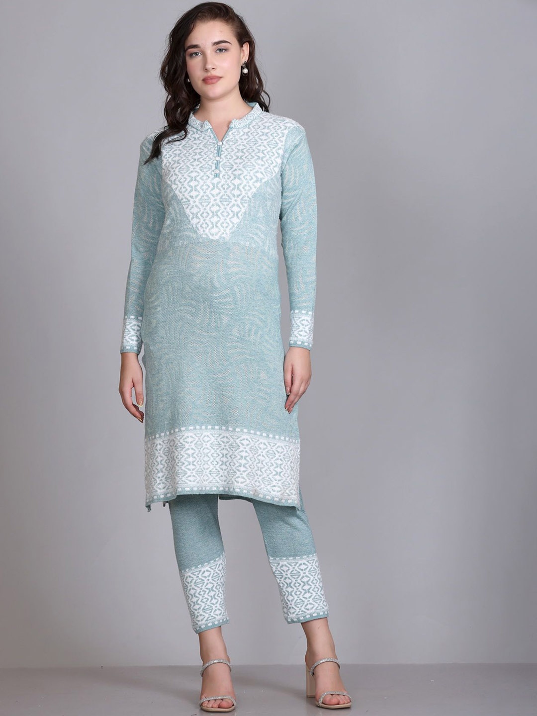 

MONTREX Geometric Woven Design Mandarin Collar Straight Kurta with Trousers & Dupatta, Sea green