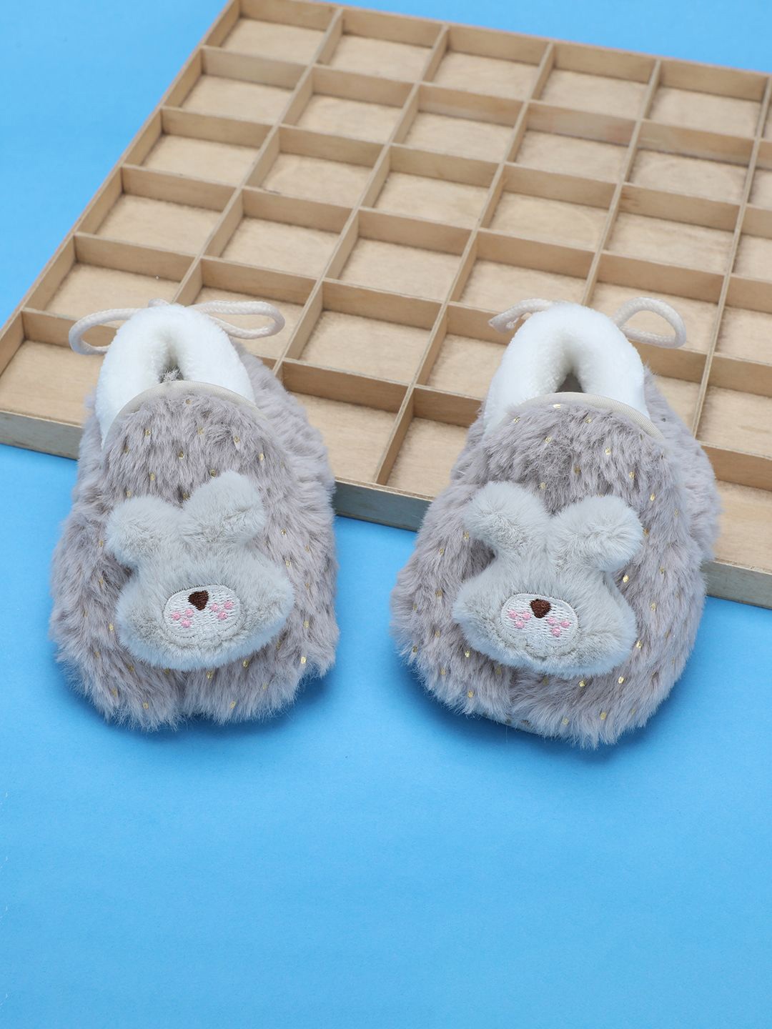 

Baby Moo Boys Cotton Bugs Bunny Booties, Grey