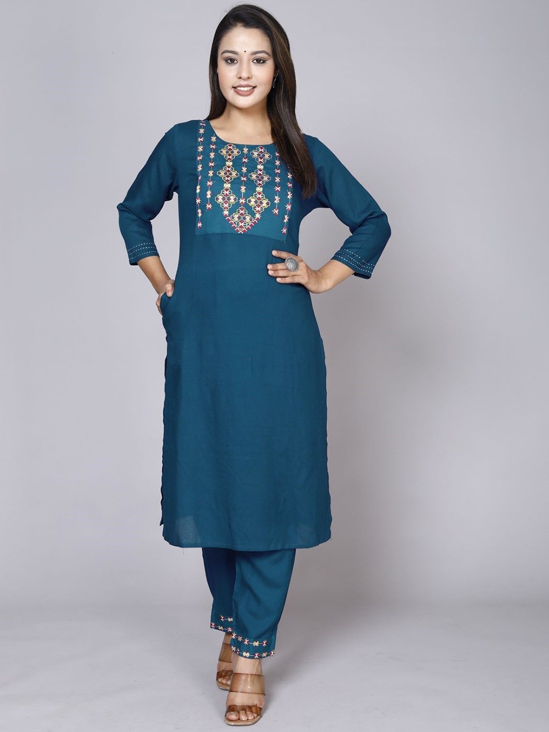 

ANTU KURTIES Floral Embroidered Round Neck Straight Kurta With Trousers, Teal