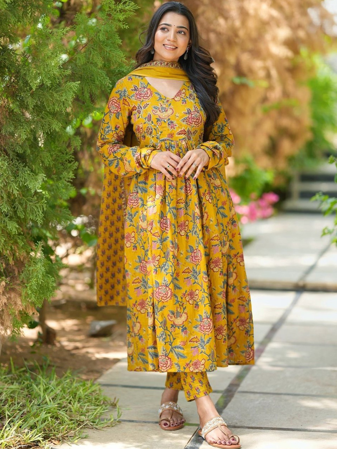 

GoSriKi Floral Printed Anarkali Kurta With Trousers & Dupatta, Yellow