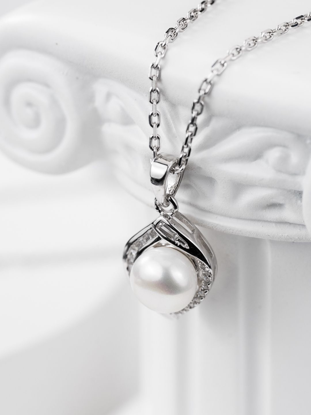 

MISS JO Rhodium-Plated Circular Pendants with Chains, Silver
