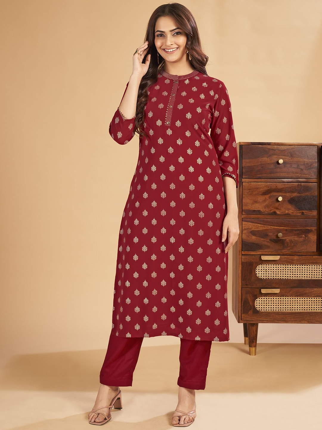 

Laxmipati Floral Printed Mandarin Collar Straight Kurta, Maroon