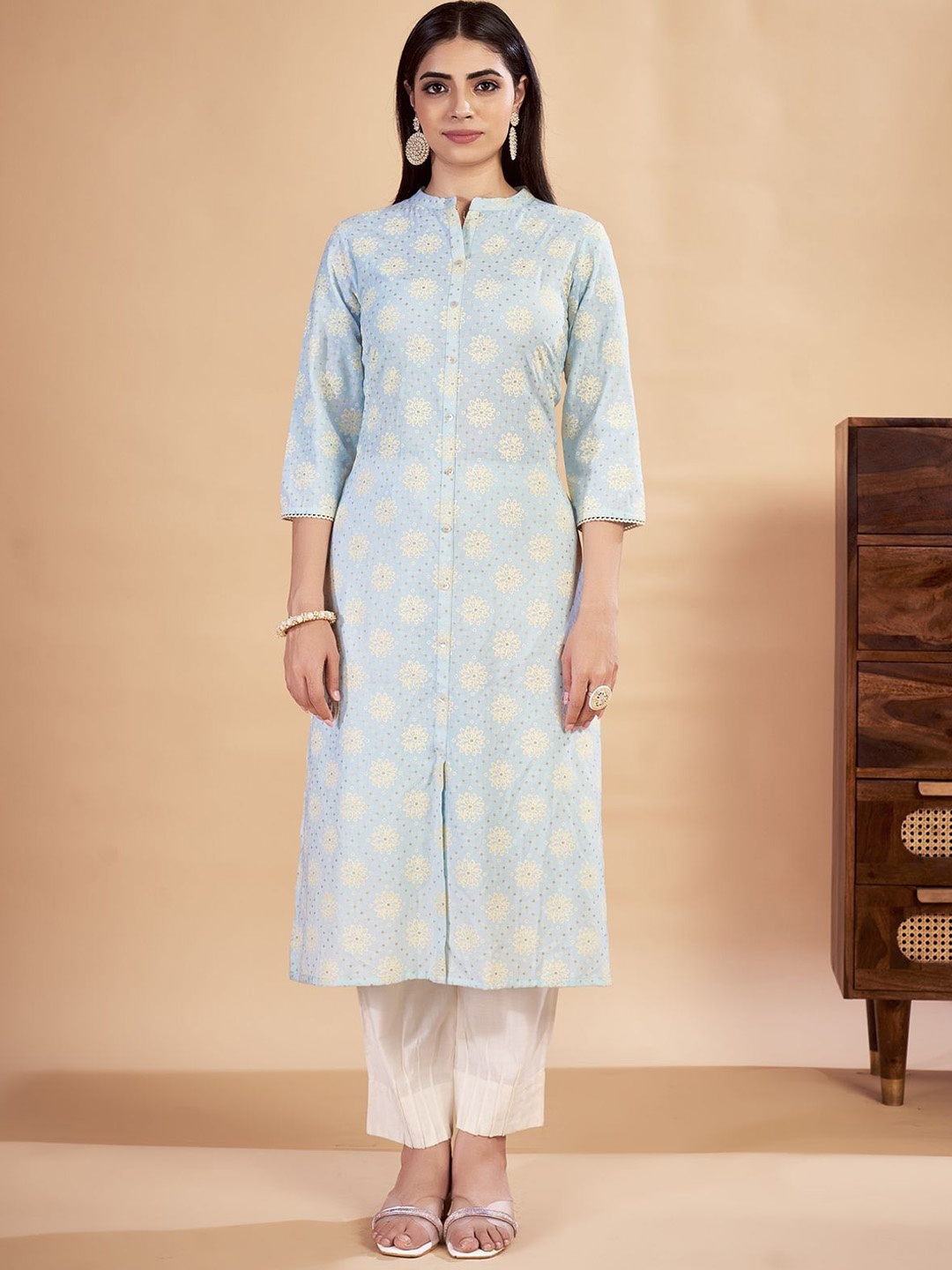 

Laxmipati Floral Printed Mandarin Collar Straight Kurta, Blue