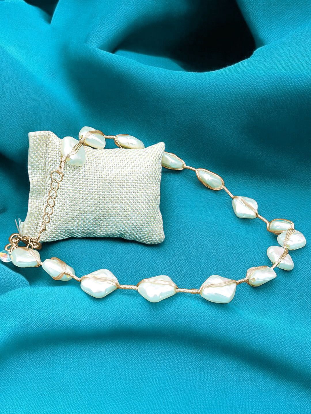 

VAGHBHATT Gold-Plated Pearls Beaded Necklace, White