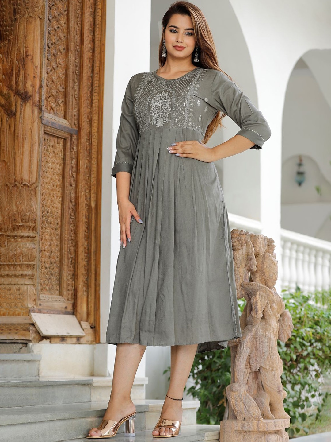 

Mehsoos Floral Embroidered Yoke Design Sequined Anarkali Kurta, Grey