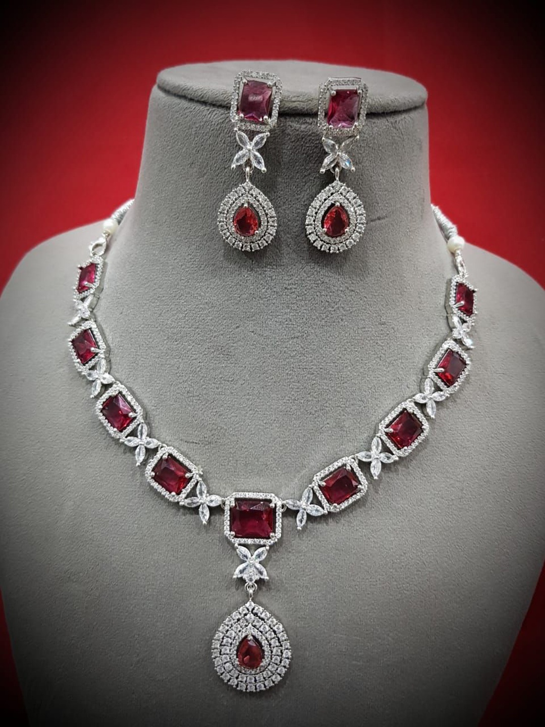

Ladymania Silver-Plated AD-Studded Necklace and Earrings