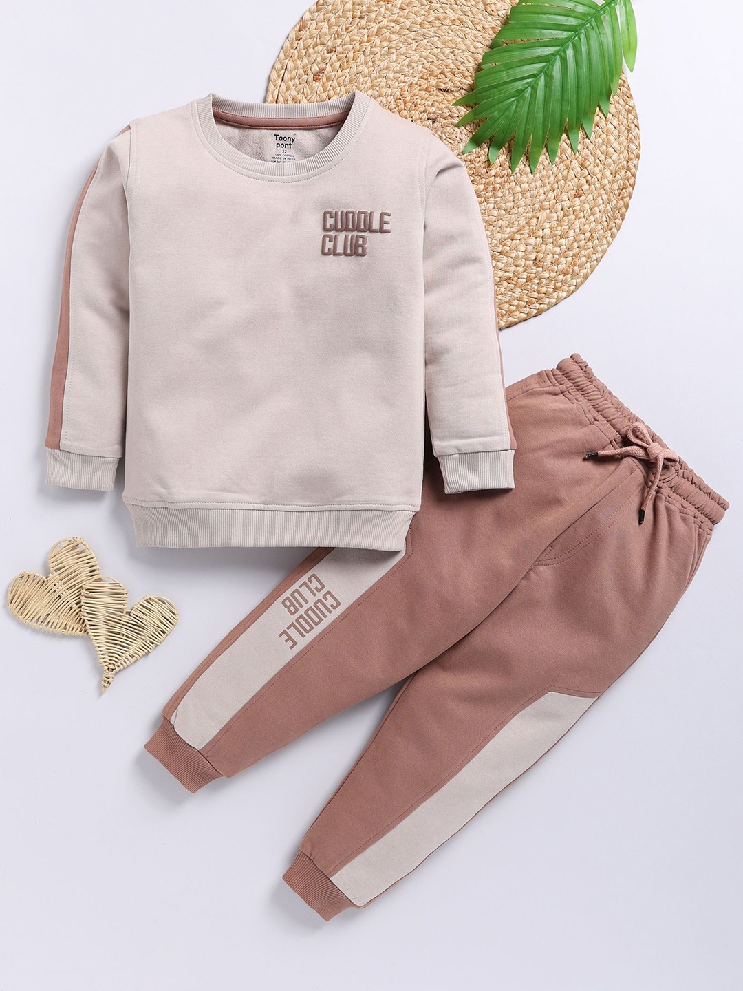 

Toonyport Boys Printed sweatshirt with Joggers Clothing Set, Brown