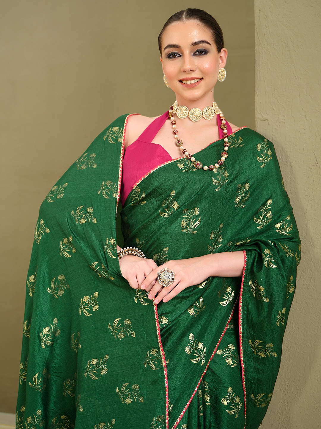 

Sangria Women Floral Printed Saree With Blouse Piece, Green