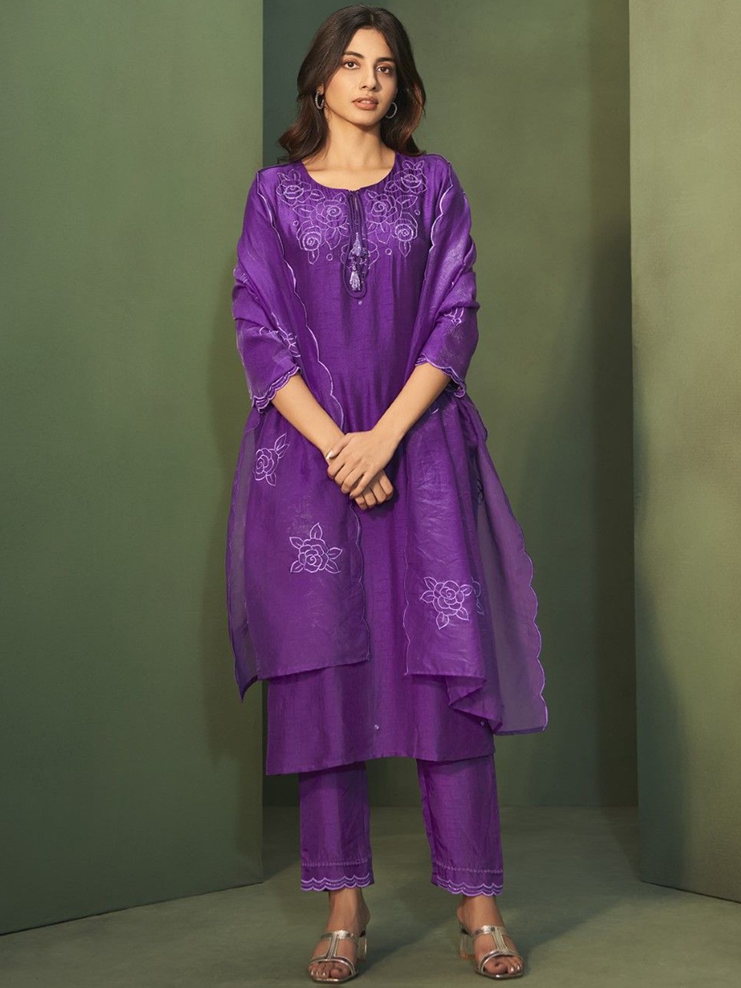 

AUTUMN LANE Floral Yoke Design Regular Straight Kurta with Trousers & Dupatta, Purple