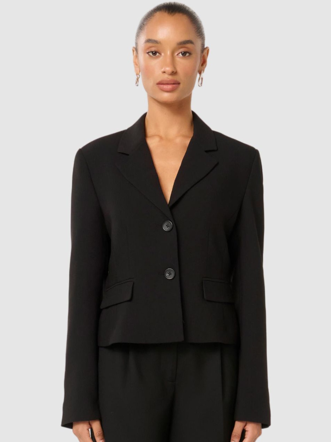 

Forever New Elleanor Petite Tailored Fit Notched Lapel Collar Single Breasted Blazer, Black