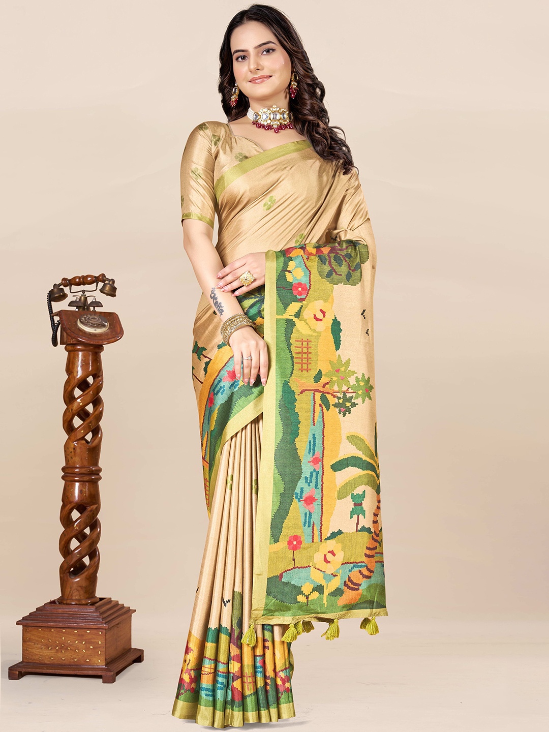 

ETHNIC TODAY Floral Printed Saree With Blouse Piece, Green