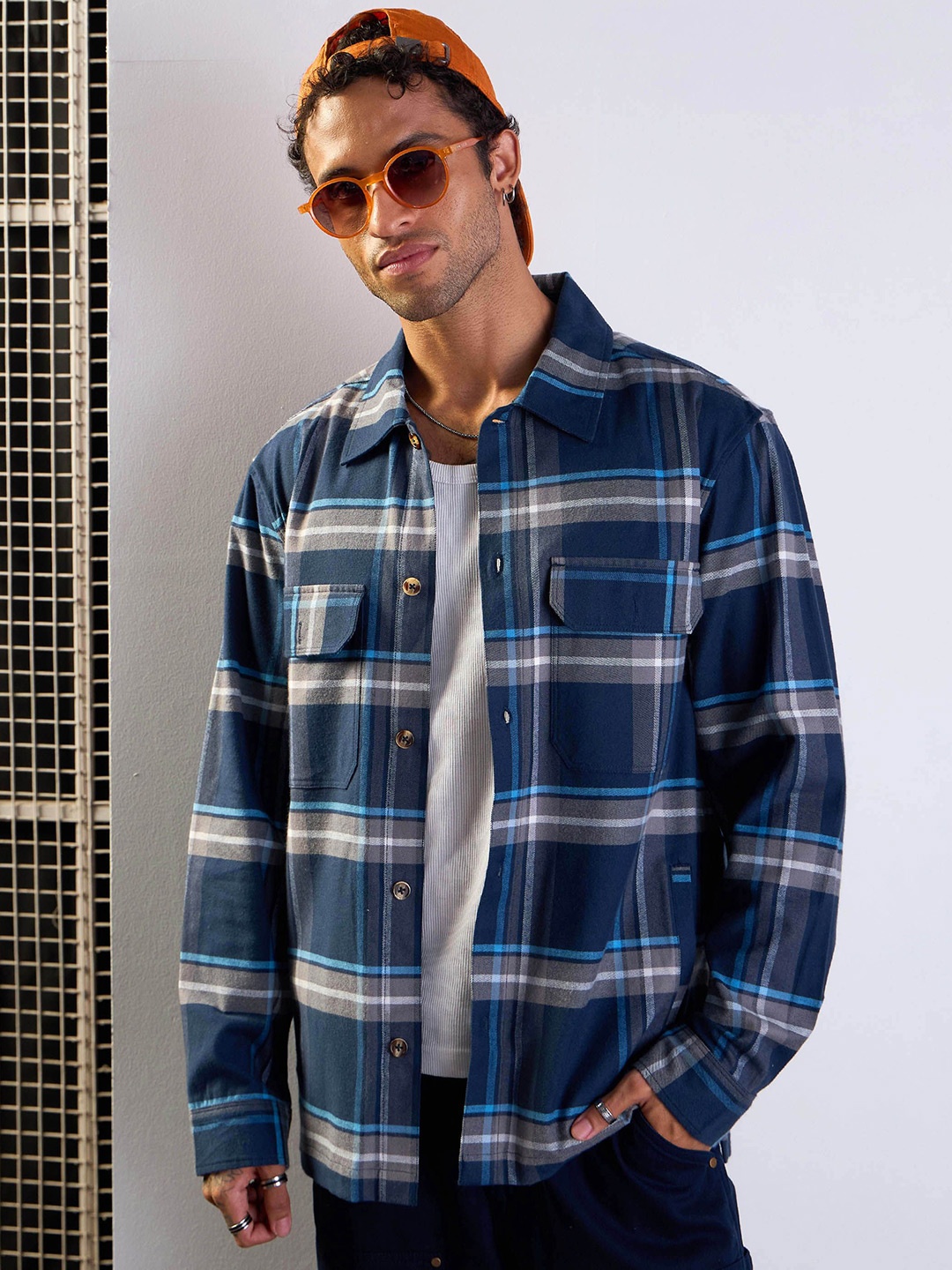 

MASCLN SASSAFRAS Men Spread Collar Checked Cotton Oversized Shacket, Navy blue