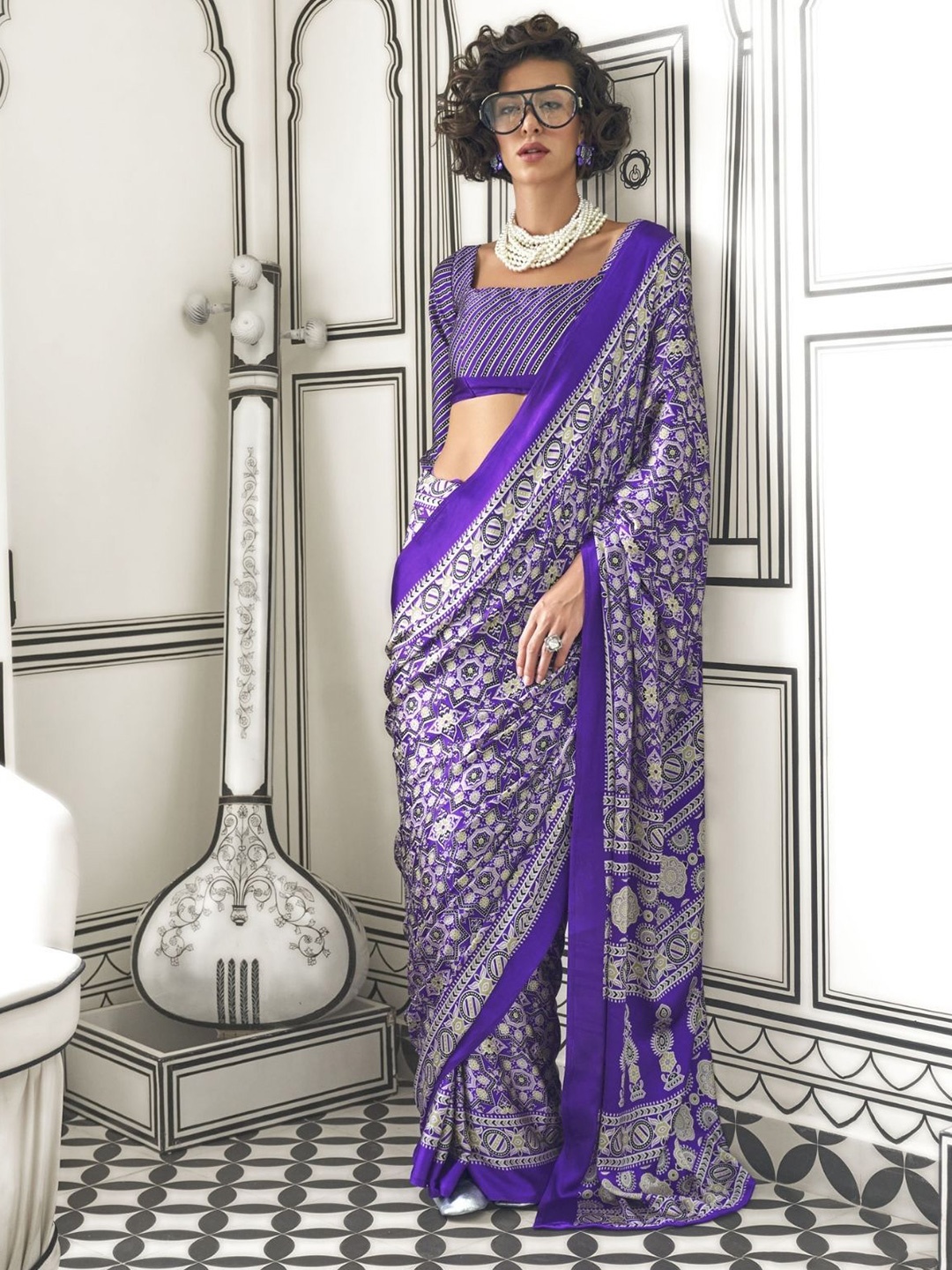 

ODETTE Ethnic Motifs Printed Satin Saree, Purple