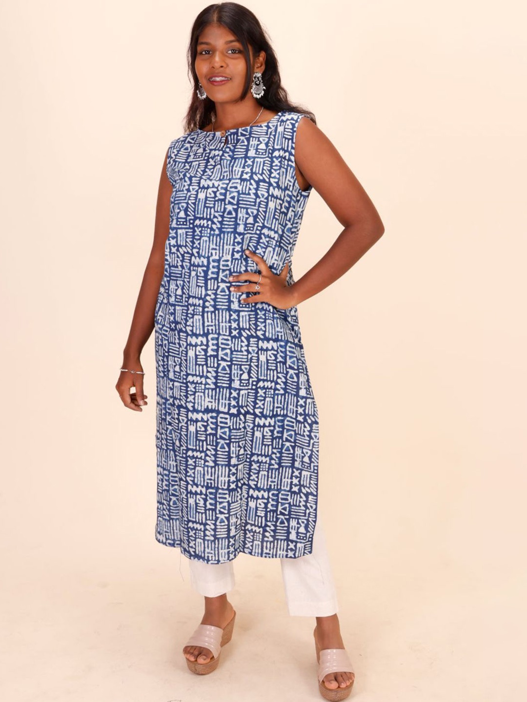 

Avishya Abstract Printed Keyhole Neck Cotton Straight Kurta, Blue