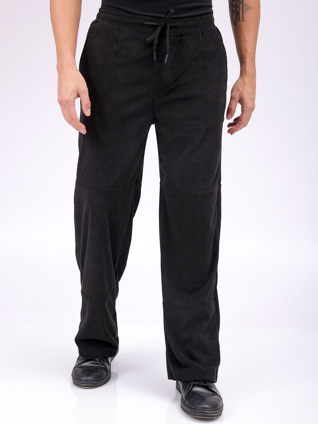 

The Indian Garage Co Men Loose Fit Mid-Rise Joggers, Black