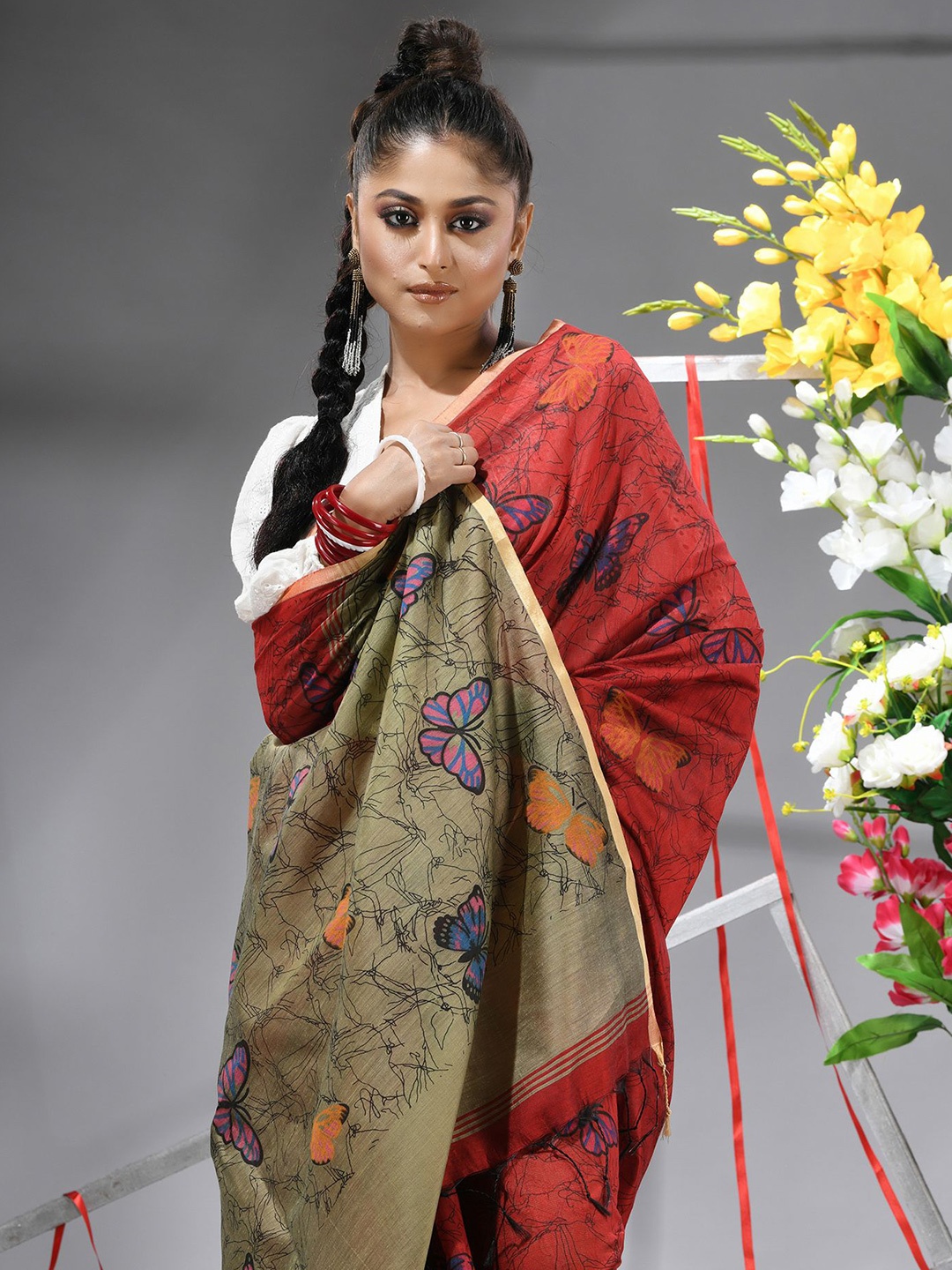 

TANTLOOM Abstract Printed Saree, Red