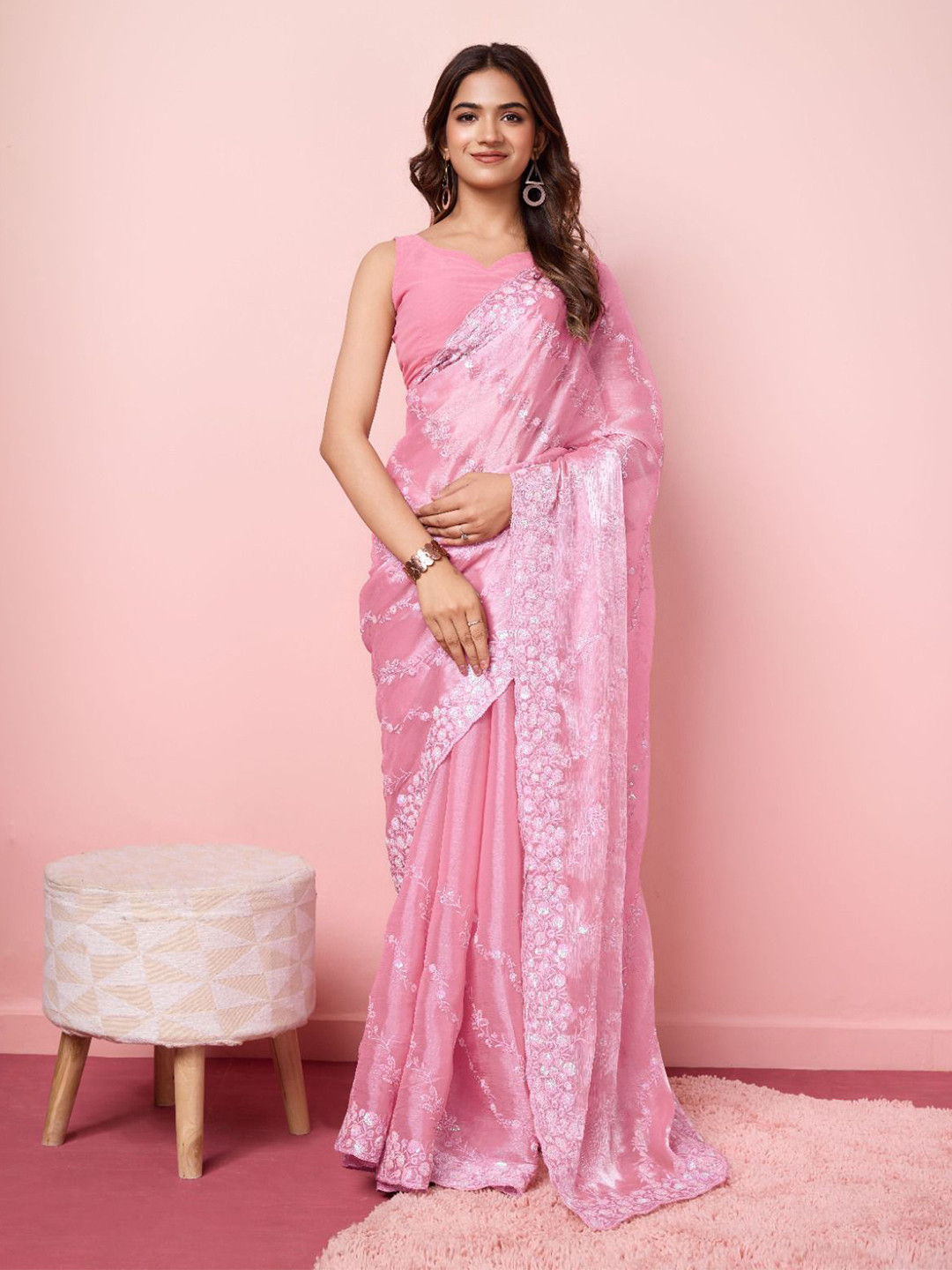 

VenderVilla Women Floral Embroidered Saree, Pink