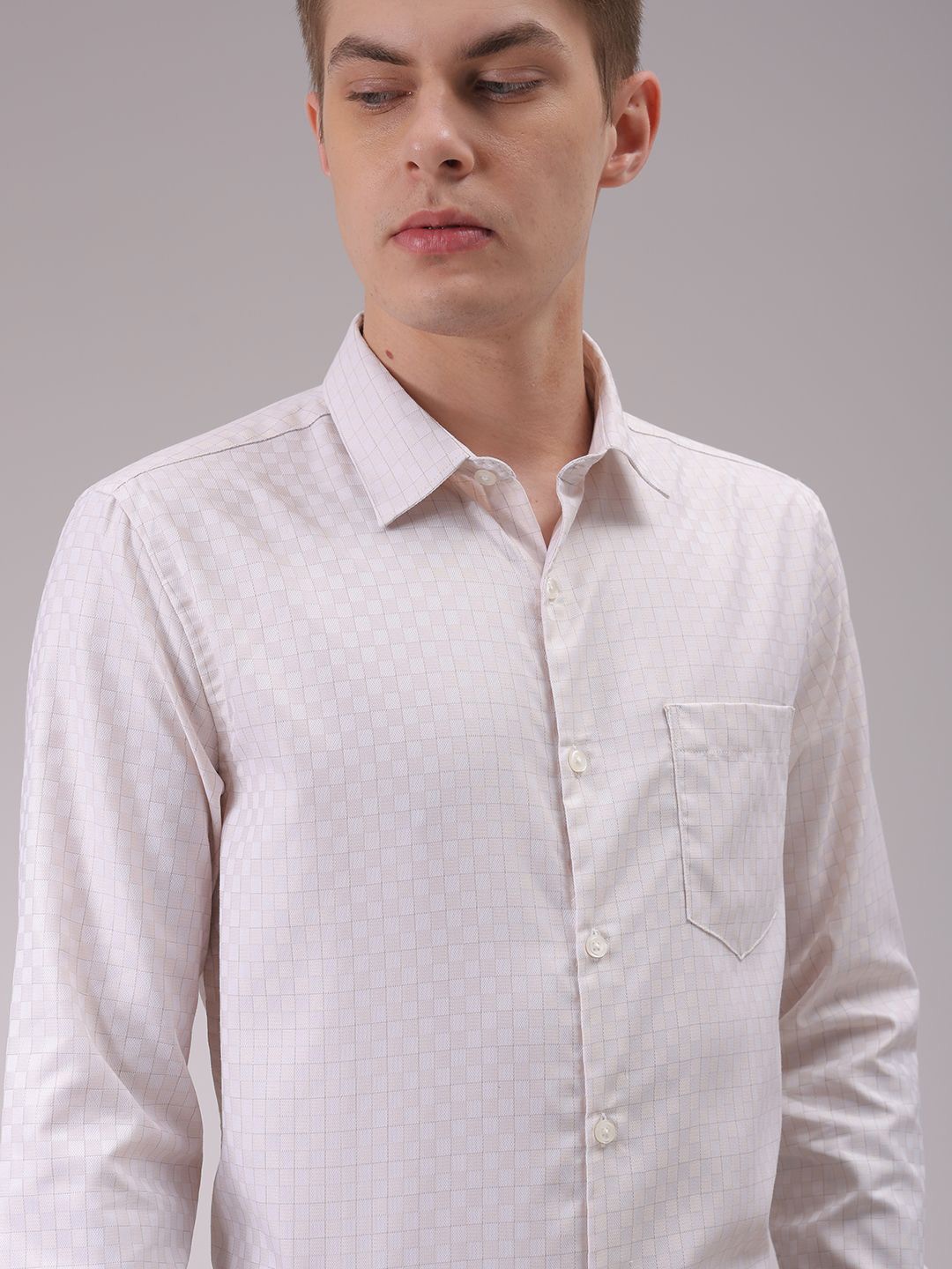 

The Indian Garage Co. X Luxe Men Cutaway Collar Checked Slim Fit Formal Shirt, Off white