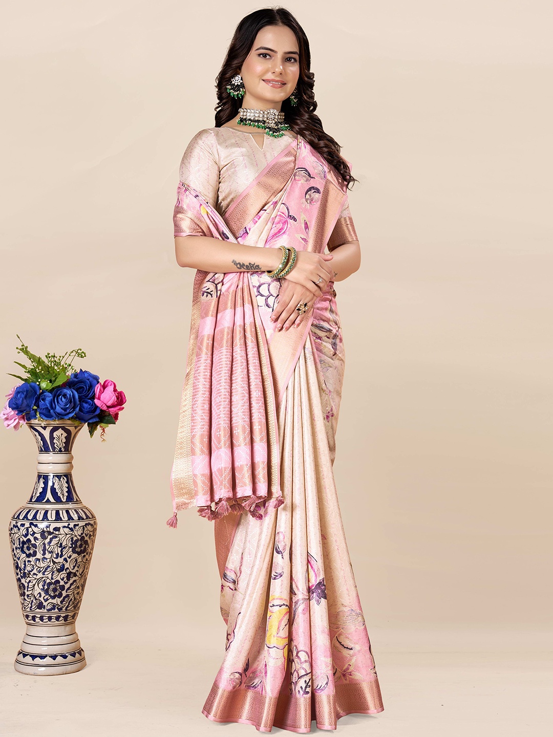 

ETHNIC TODAY Floral Printed Saree, Pink