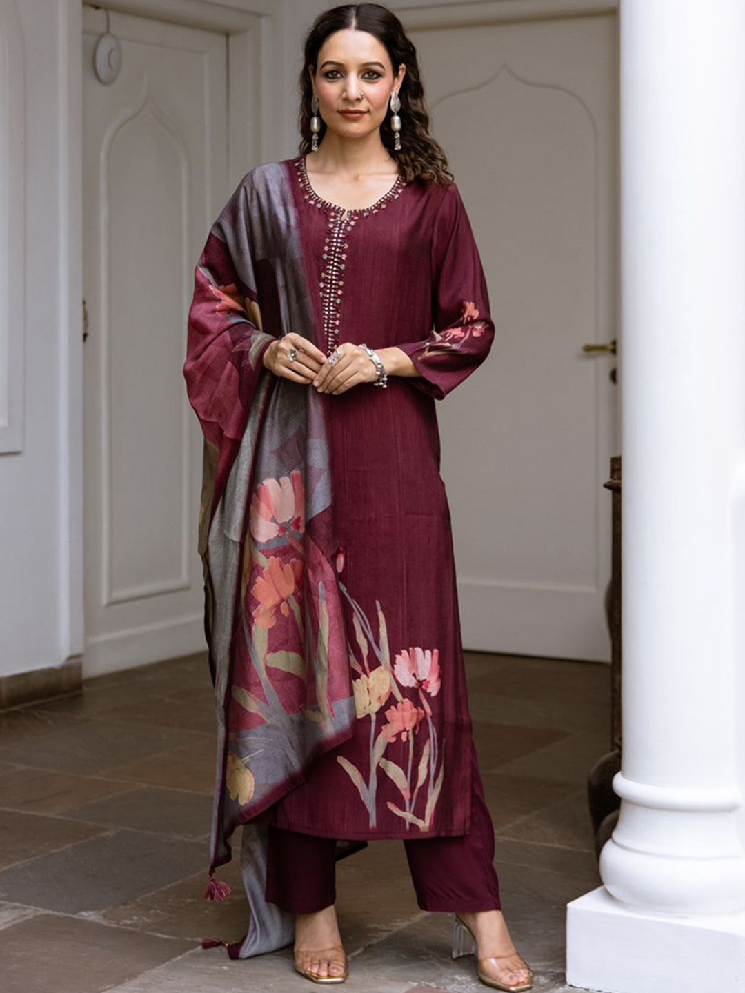 

Anouk Floral Printed Regular Beads & Stones Straight Kurta with Trousers & Dupatta, Maroon