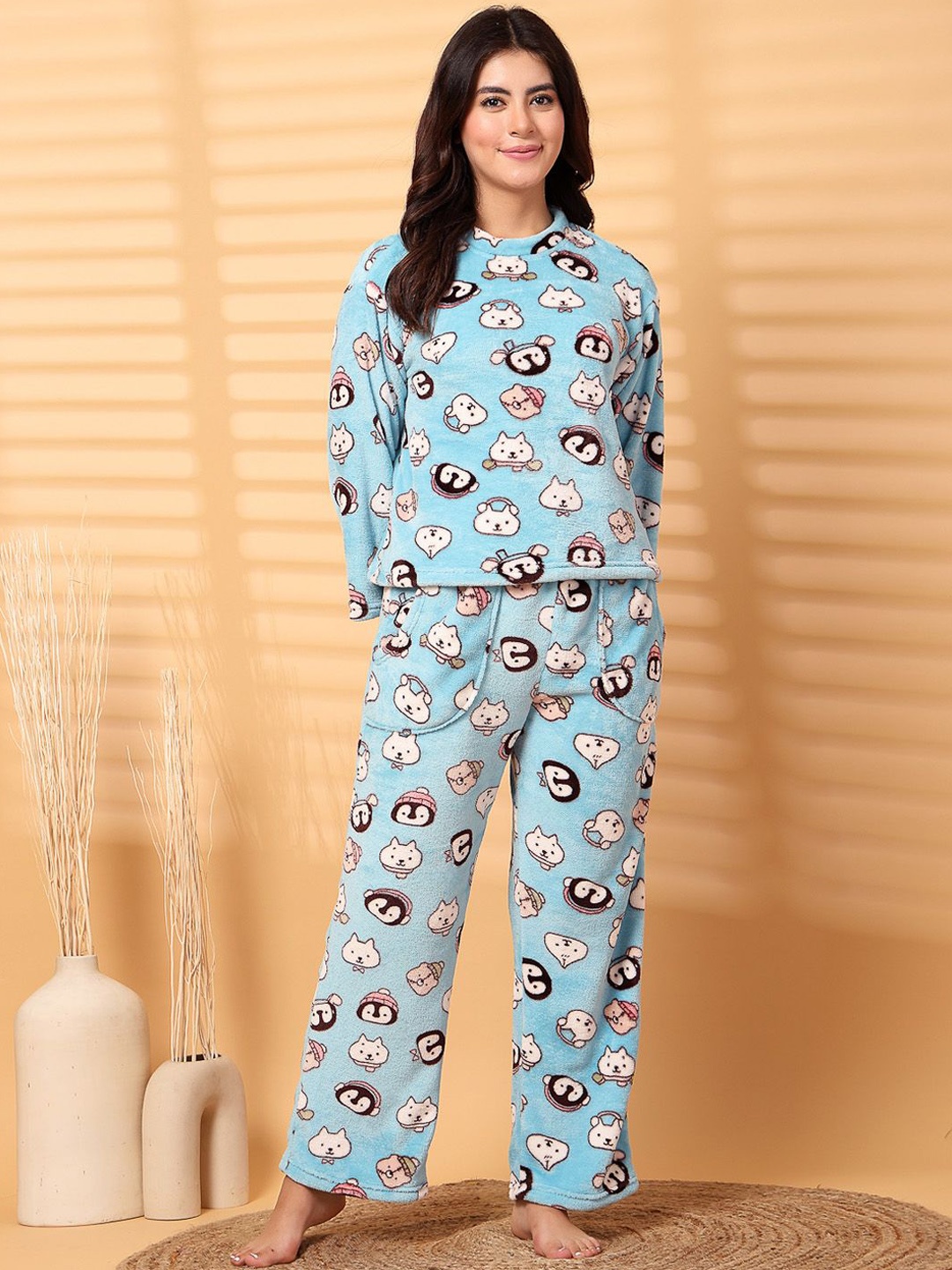 

Secret Wish Women Woolen Printed Night suit, Blue