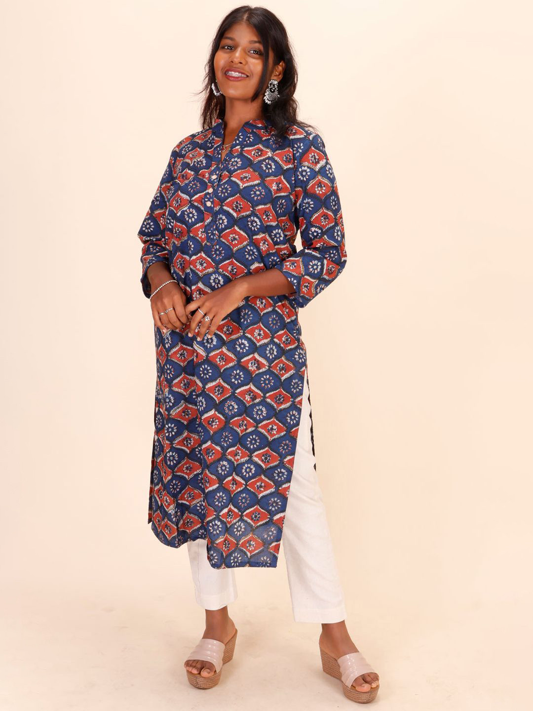 

Avishya Geometric Printed Mandarin Collar Pure Cotton Straight Kurta, Blue