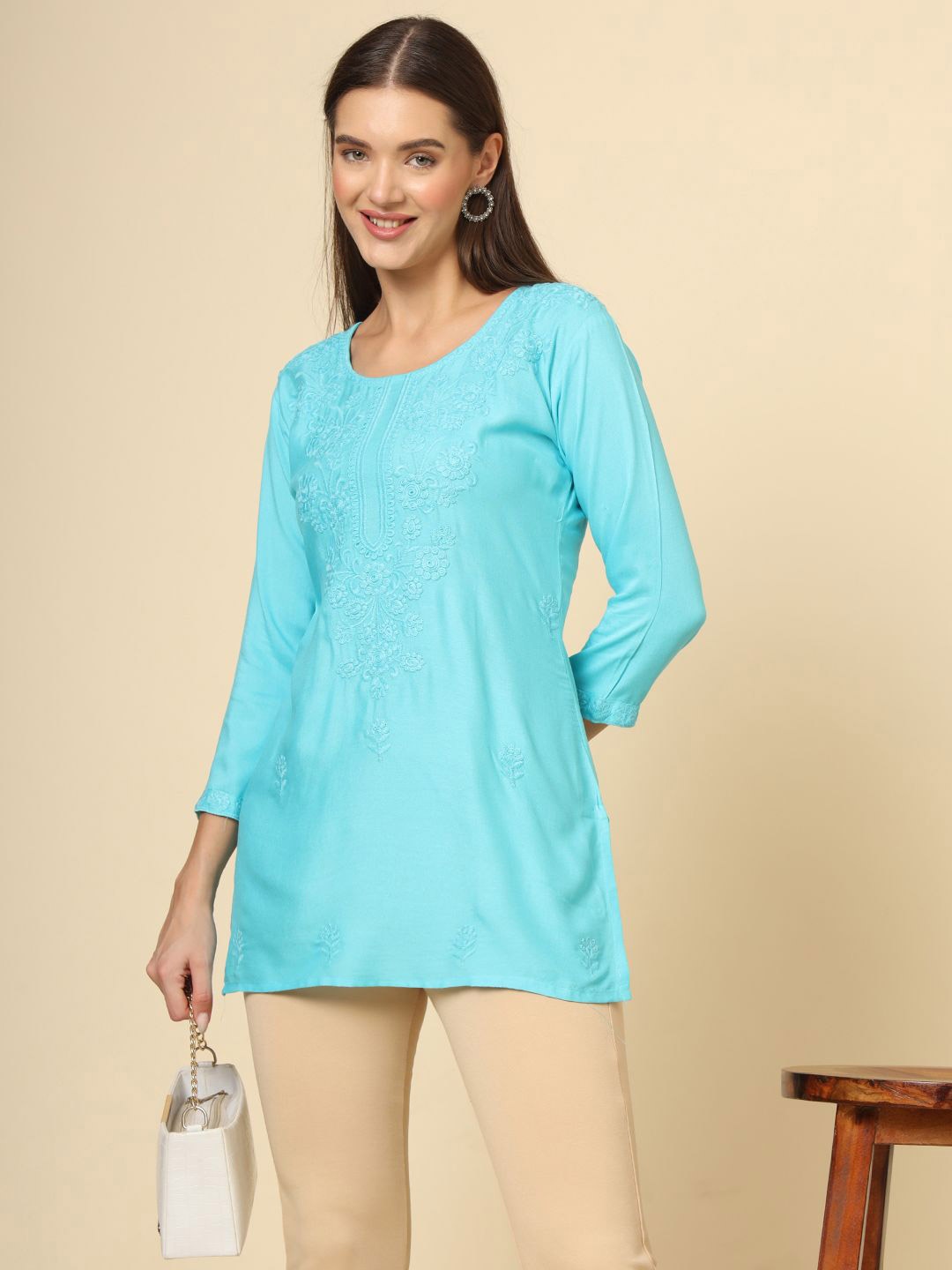 

HERE&NOW Women Floral Embroidered Thread Work Thread Work Kurti, Turquoise blue