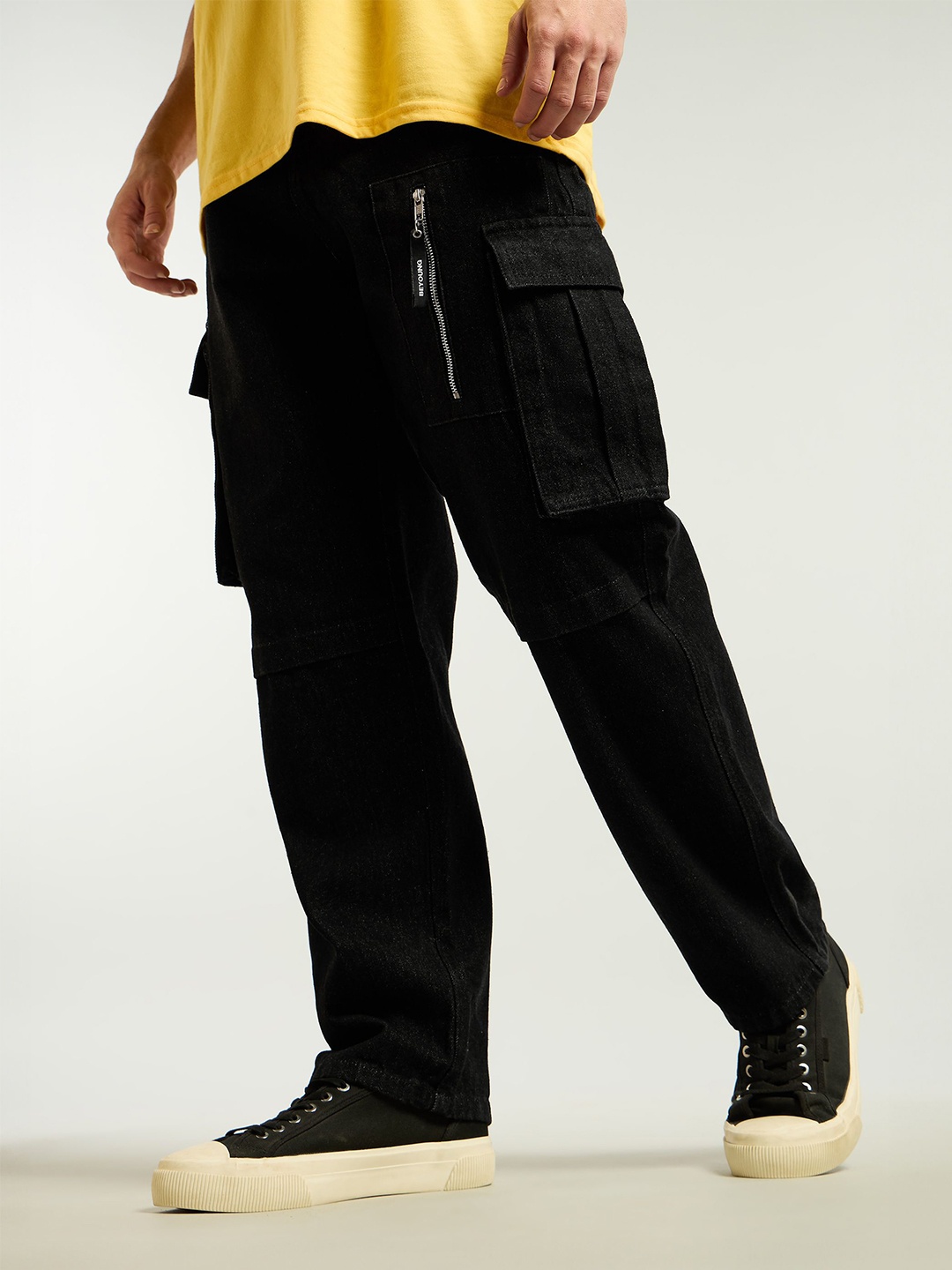 

Beyoung Men Pure Cotton Cargos Trousers, Black