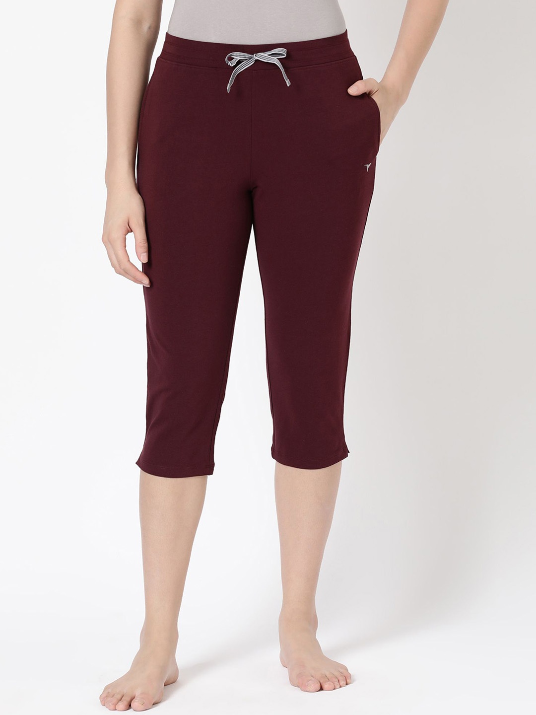 

BLOSSOM Women Slim Fit Mid-Rise Regular Fit Capris, Maroon