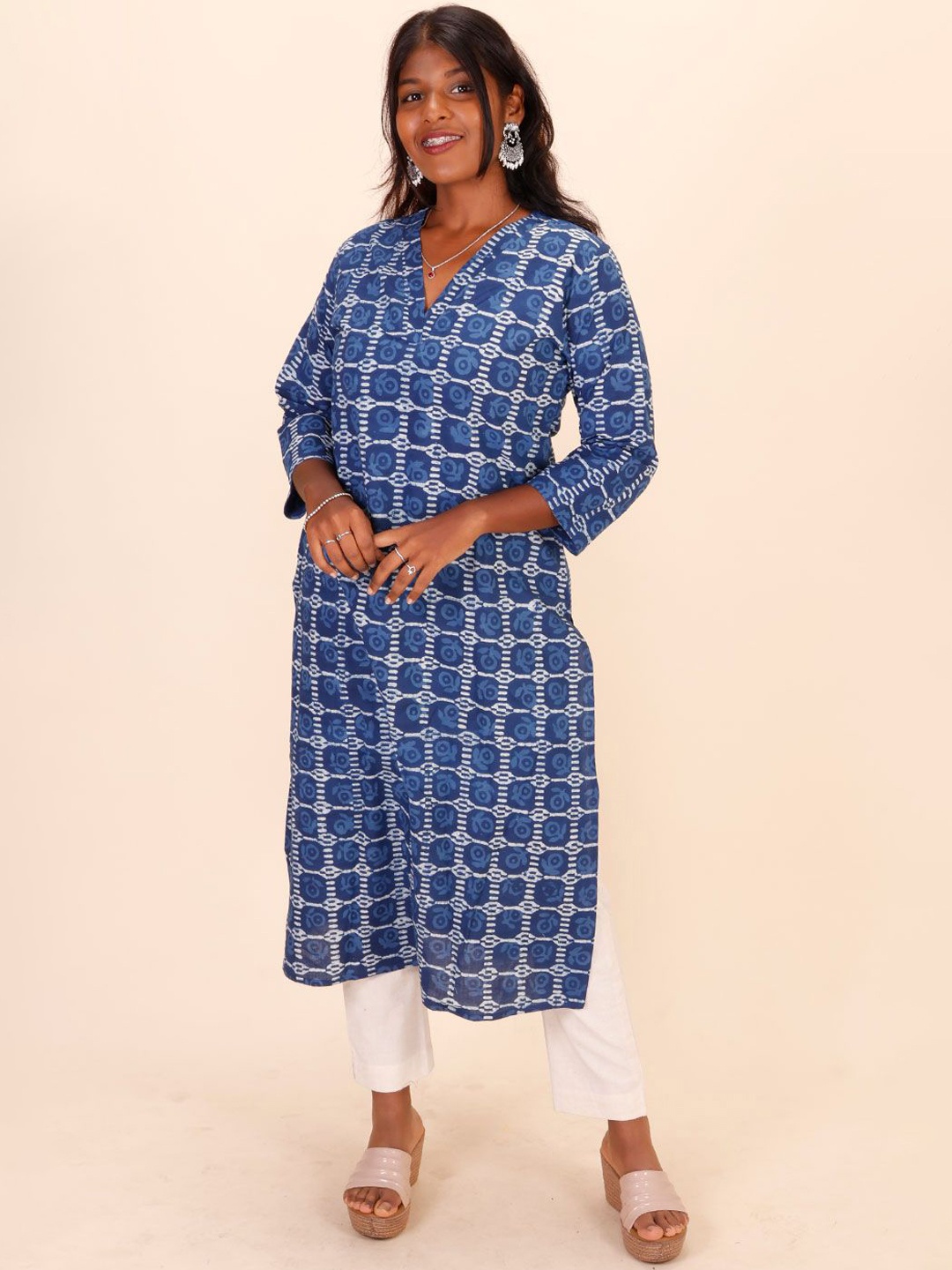 

Avishya Women Geometric Printed Handloom Kurta, Blue