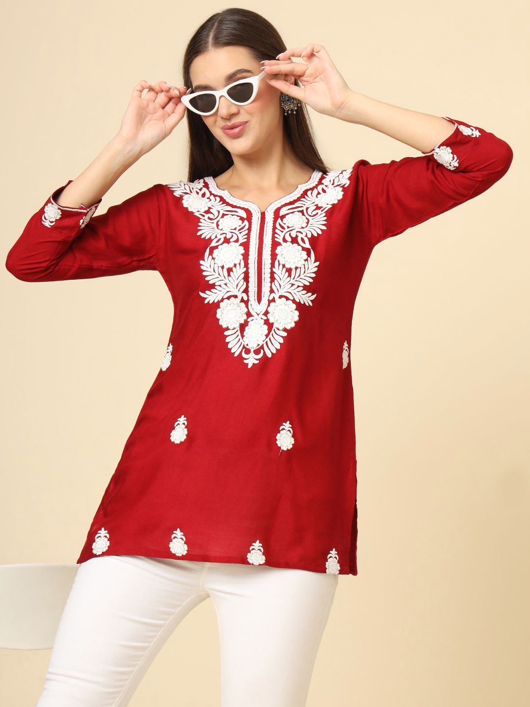 

HERE&NOW Women Floral Embroidered V-Neck Thread Work Thread Work Kurti, Red