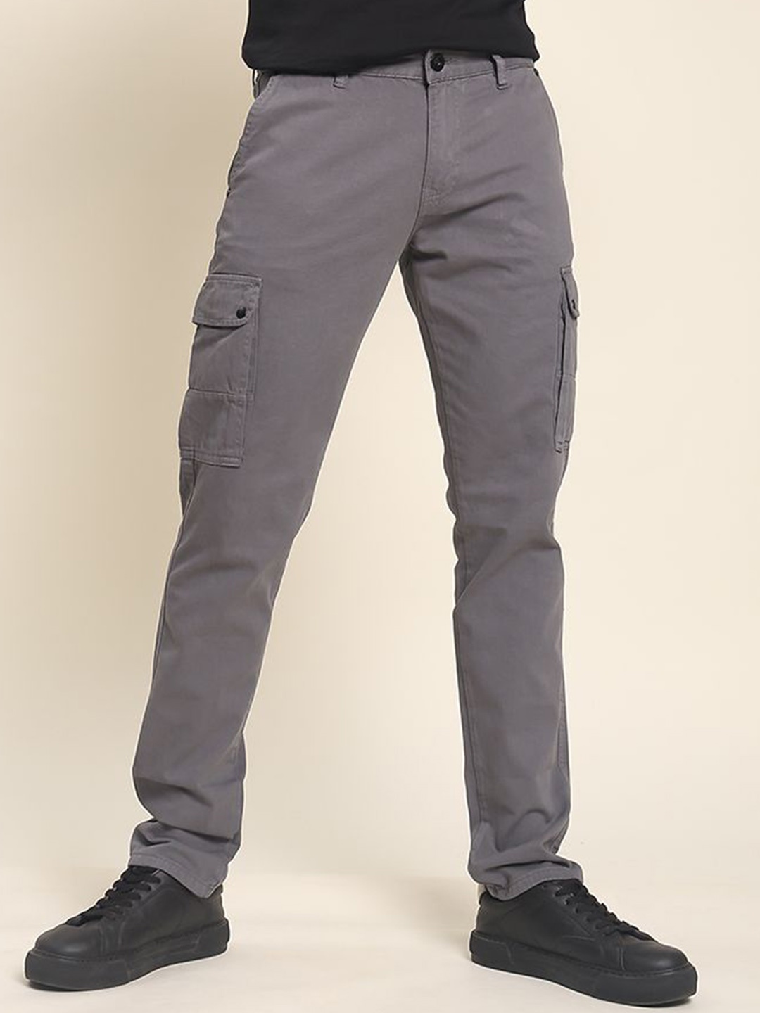 

The Roadster Lifestyle Co Men Pure Cotton Slim Fit Cargos, Grey