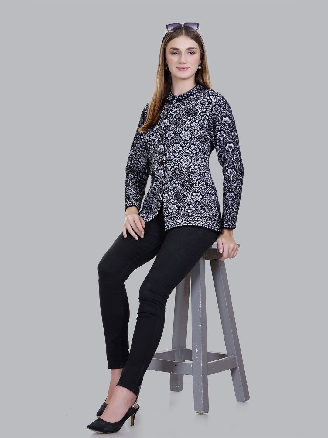 

SOSHAGUN OSWAL Women Floral Woollen Cardigan, Black