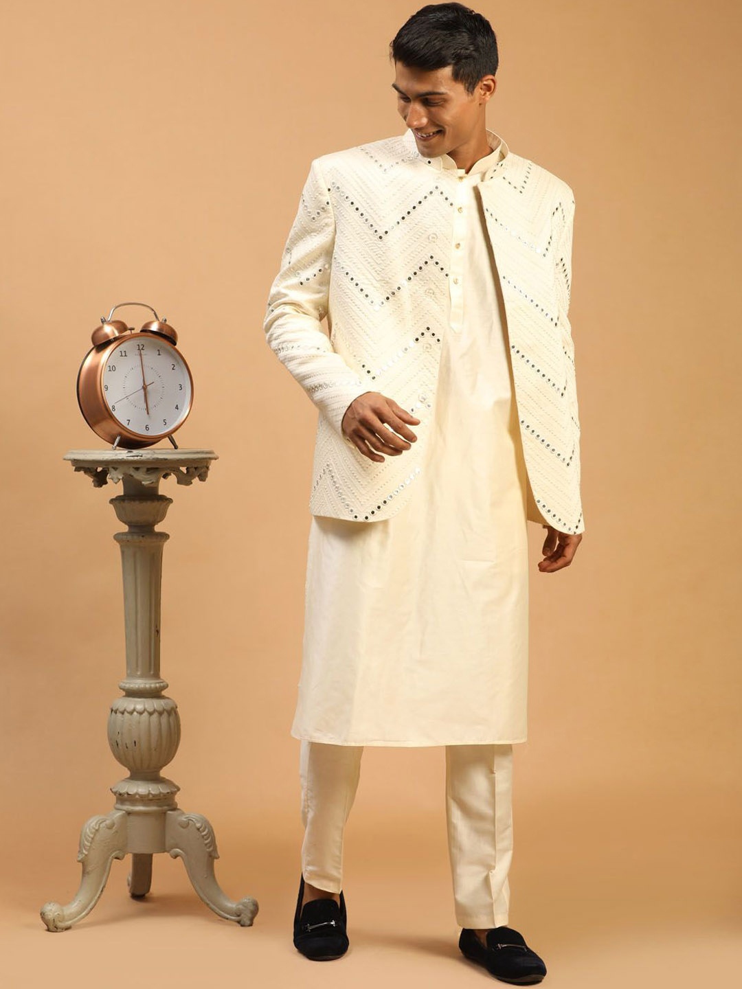 

VASTRAMAY Straight Kurta with Pyjama & Jodhpuri Jacket, Cream