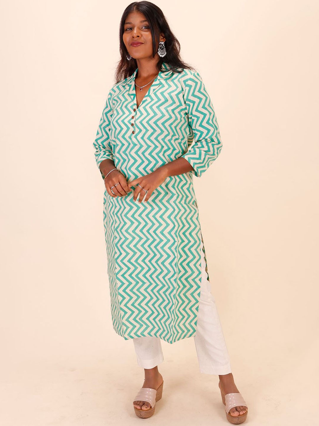 

Avishya Geometric Printed Shirt Collar Pure Cotton Straight Kurta, Green
