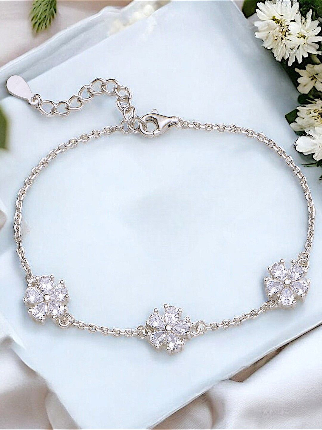 

Taraash 925 Sterling Silver Cubic Zirconia Floral Link Bracelet