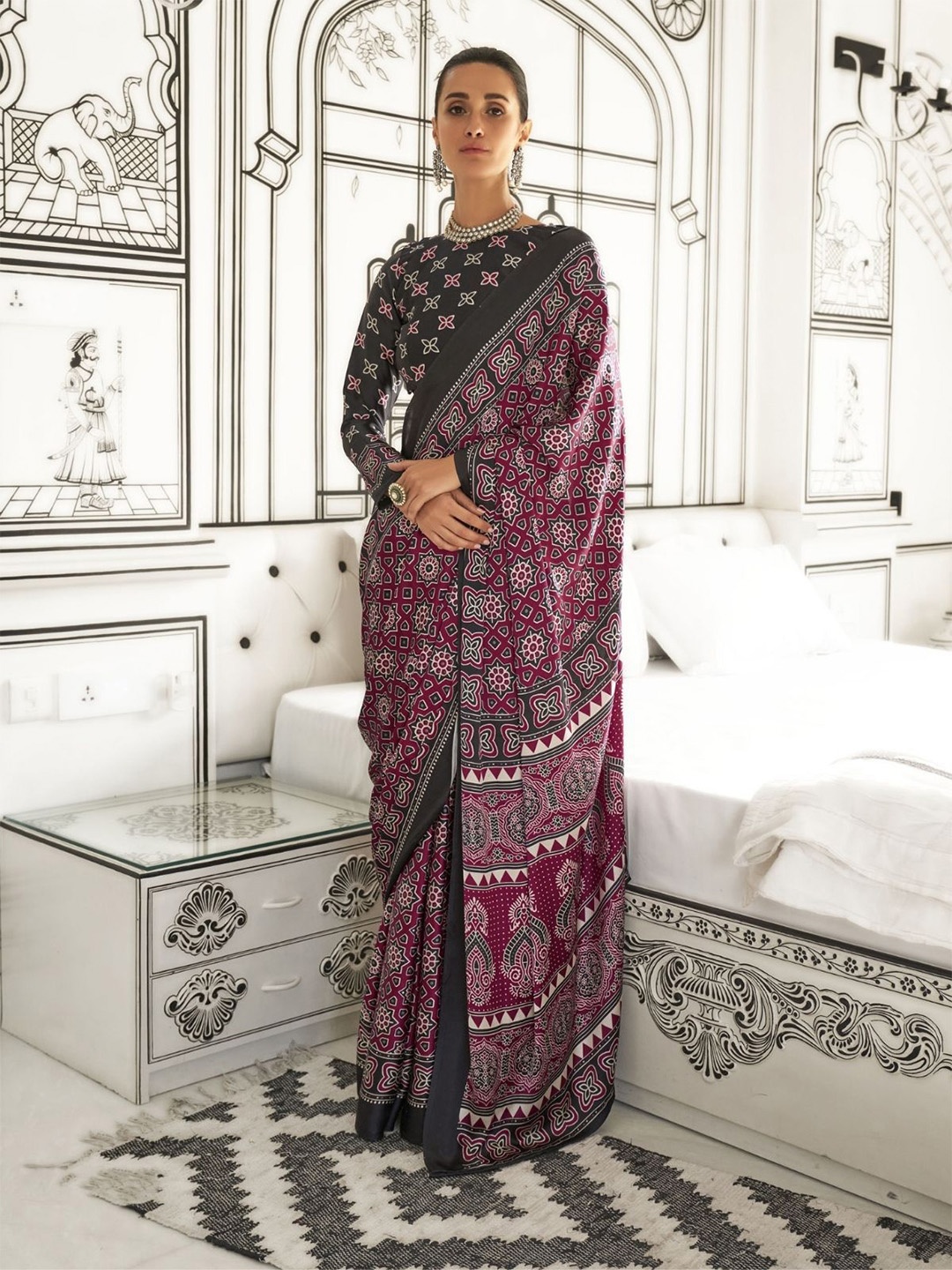 

ODETTE Ethnic Motifs Printed Satin Saree, Purple