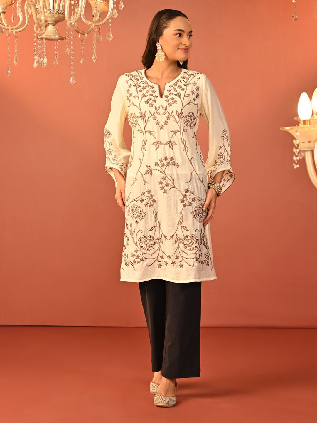

Lakshita Women Floral Embroidered Thread Work Festive Kurta, Off white