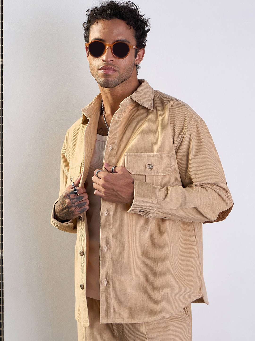 

MASCLN SASSAFRAS Men Spread Collar Solid Corduroy Oversized Casual Shirt, Beige